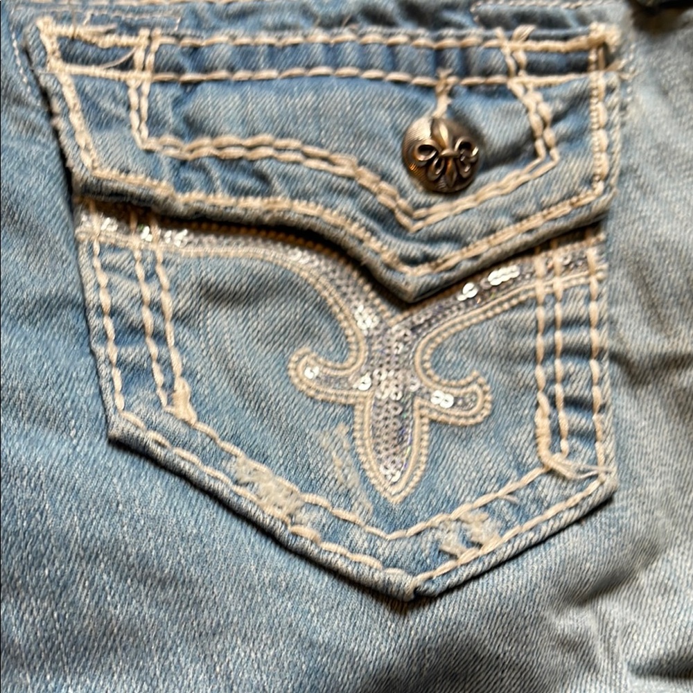 Stylish Blue Denim Jeans with Embroidered Pocket - Picture 2 of 7